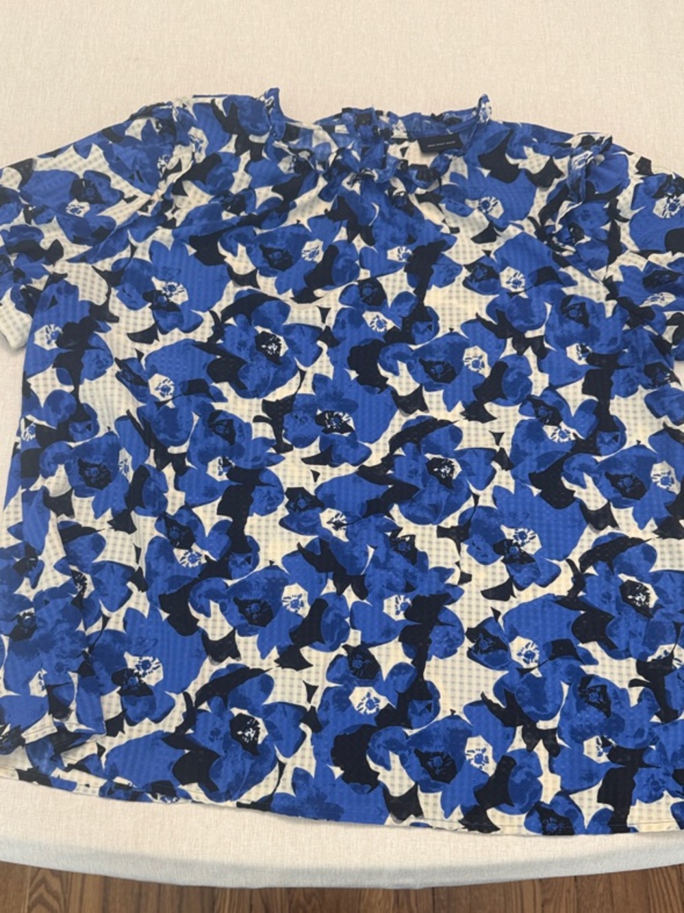 Who What Wear Blue Floral Short Sleeve Blouse